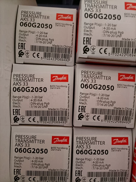 Danfoss Pressure Sensor AKS33 Model 060G2050 060