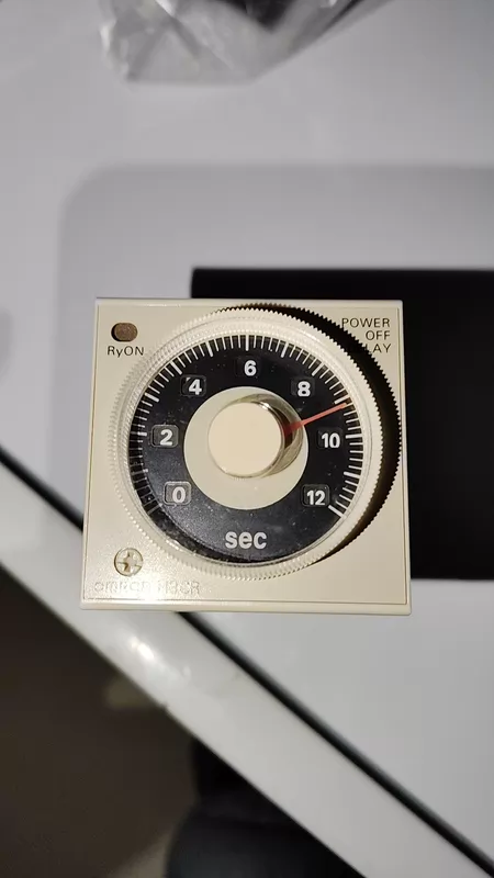 OMRON H3CR-H8L Time Relay