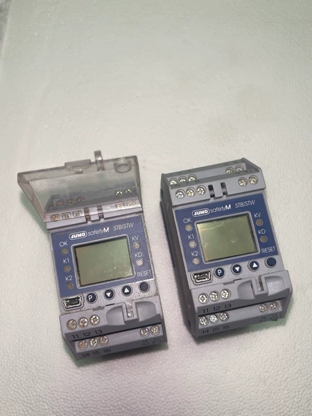 JUMO Temperature Controller 701150/8-01-0253-2001