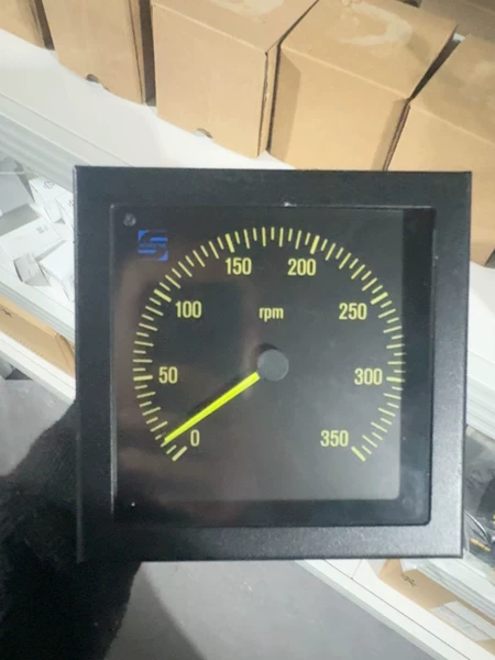 HORN Tachometer Model EAD144x144 S5-40 0