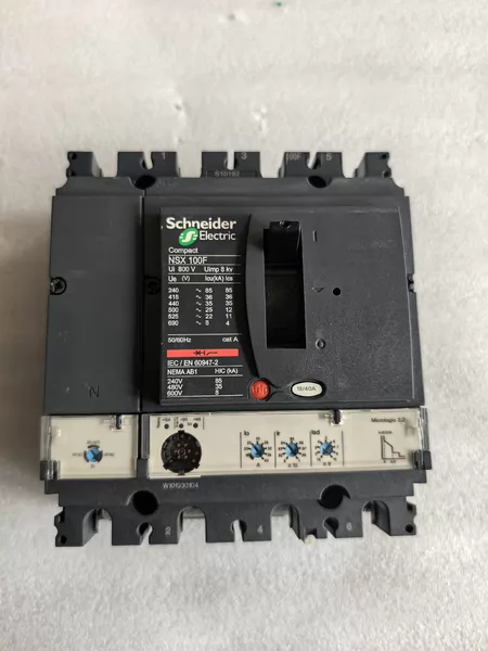 Schneider Electric NSX100F 4P40A 8 4P100A Marine Spare Part
