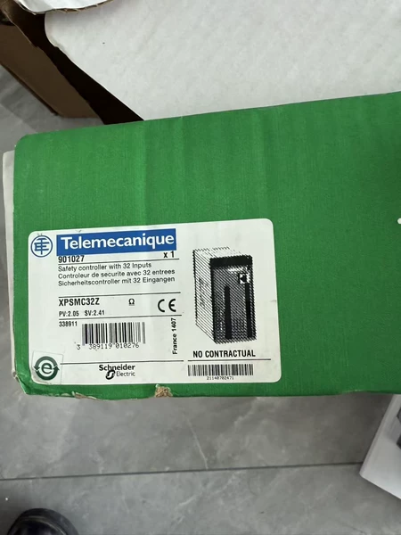 XPSMC32Z Schneider Electric Controller 32 Input