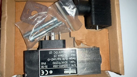 Trafag Pressure Sensor 8244.78.2310