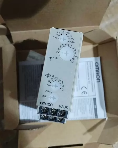 OMRON Omron H3DK-M2 Time Relay
