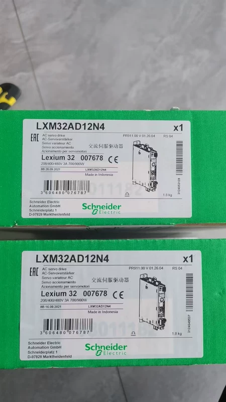 LXM32AD12N4 Schneider Electric Servo Drive