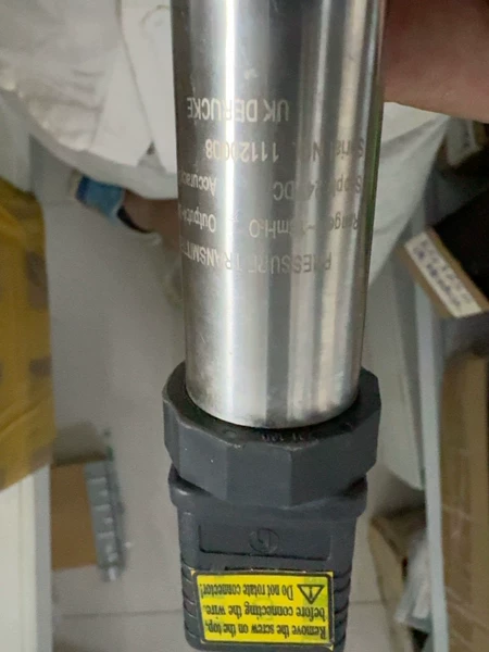 UK DEBURKE Pressure Transmitter Model 11120008 Range 0