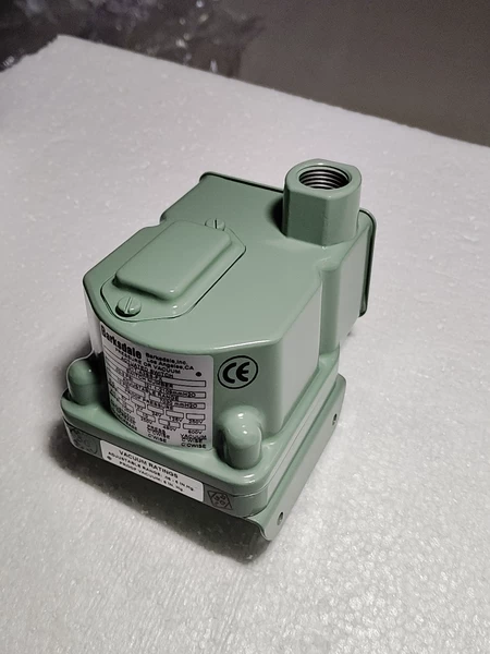 Barksdale D1T-A3SS-FX Pressure / Switch