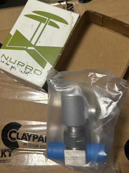 NUPRO Pneumatic Valve
