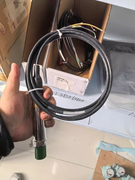Baumer Level Sensor Model LEVEL3000-2M-0~1