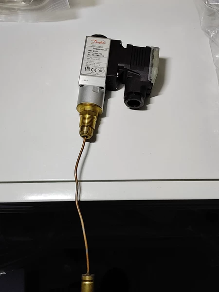 Danfoss MBC8100 Temperature Sensor Model 2411-2A