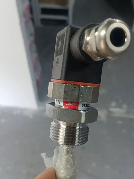 Danfoss Temperature Sensor MBT5250 Model 084Z2205