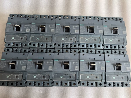 Siemens 3VA1 3VA1220-5EF32-0AA0 Marine Spare Part