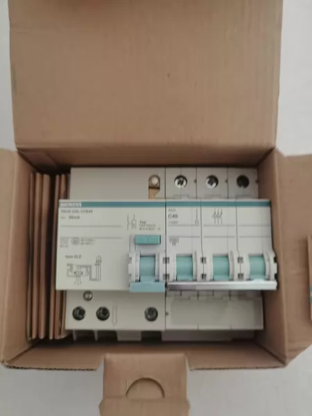 Siemens 5SU9 336-1CR40 3P+ Marine Spare Part