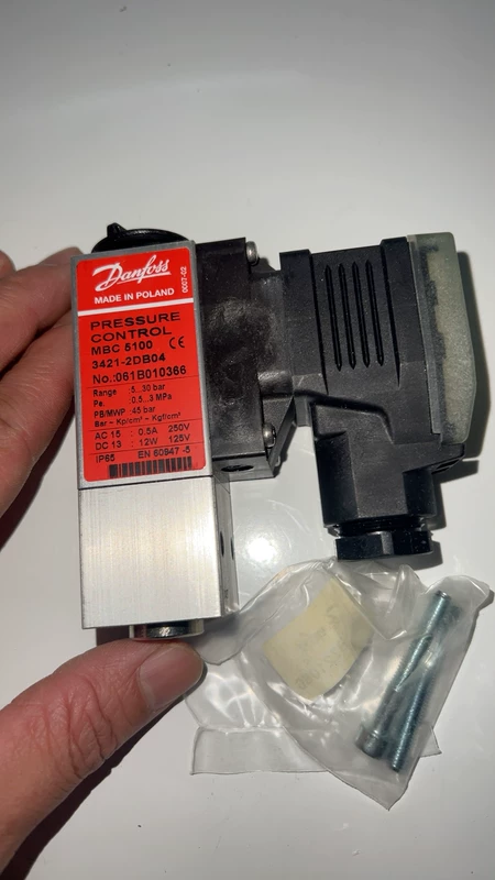 Danfoss Pressure Switch Danfoss MBC5100 061B010