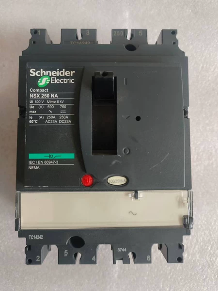 Schneider Electric Switch NSX250 NA 3P250A